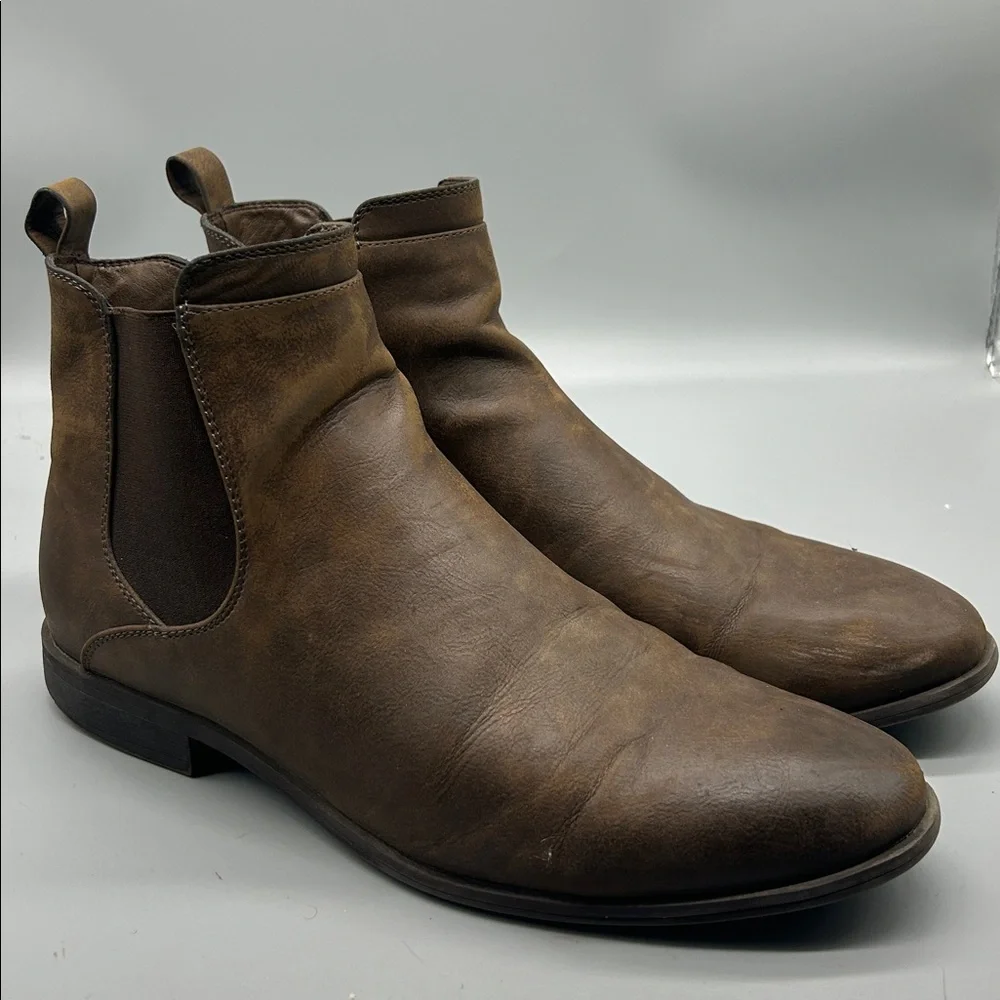 Frye men’s Michael Chelsea boot